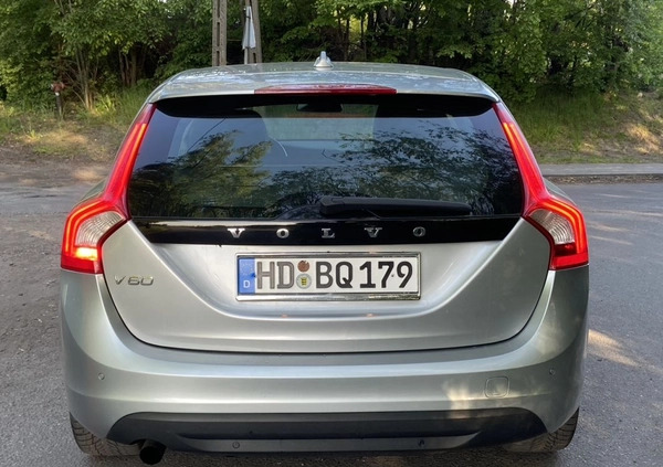 Volvo V60 cena 24900 przebieg: 177000, rok produkcji 2012 z Białogard małe 301